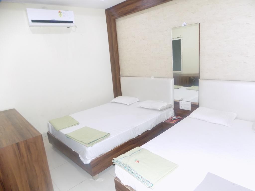 Hotel Tathastu Ujjain Exterior foto